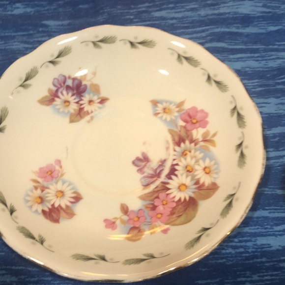 Colclough Bone China Tea cup and saucer - Picture 5 of 7